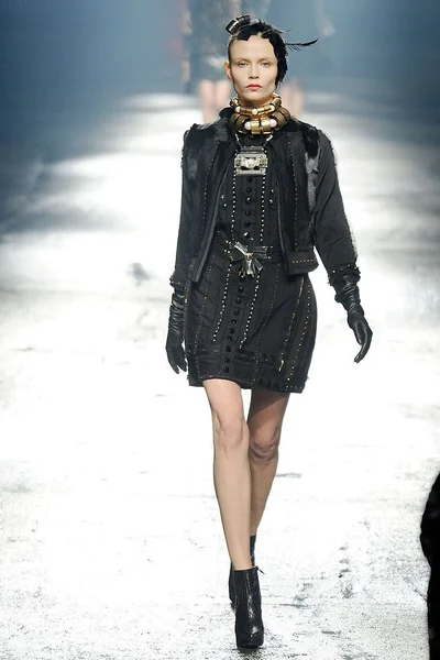 Look 48